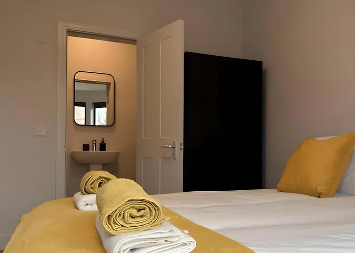 Affordable Master Room For Couple