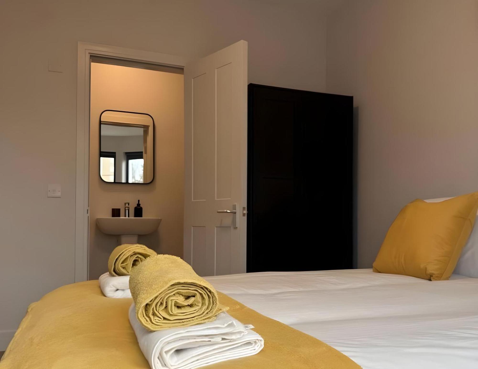 Affordable Master For Couple Hostel *